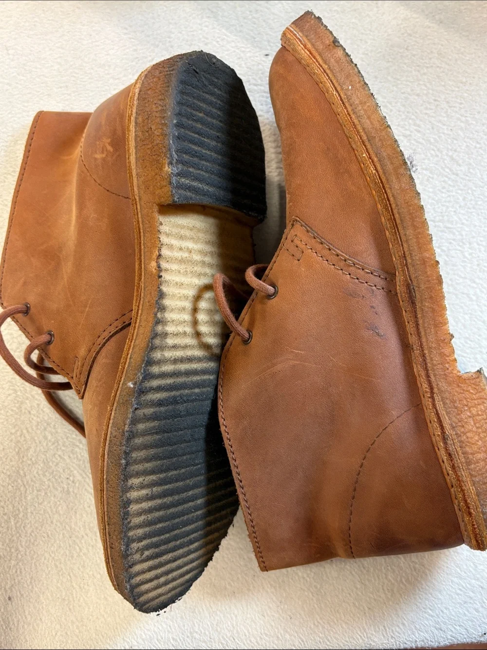Clarks Men's Tan Suede Chukka Boots